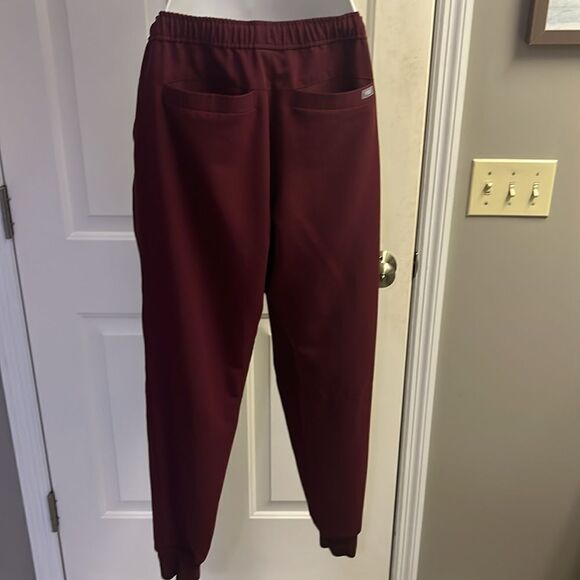 FIGS Burgundy Women’s Pull-On Pockets Elastic Waistband Drawstrings- Medium - Picture 6 of 13